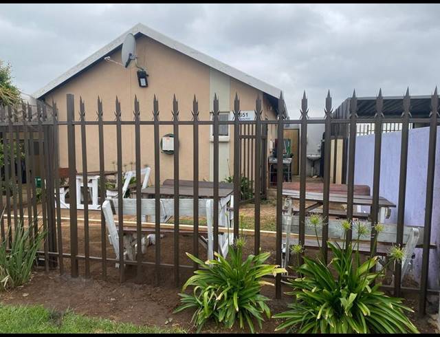 2 BEDROOM HOUSE FOR SALE IN WINDMILL PARK